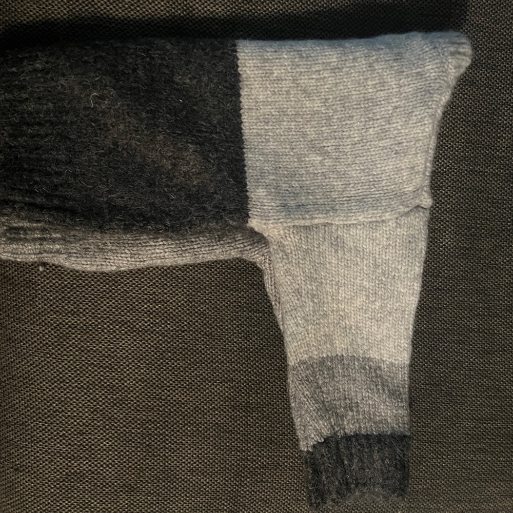 Zara Sweater, 18-24 months, worn once,
Excellent Condition, Great thick material